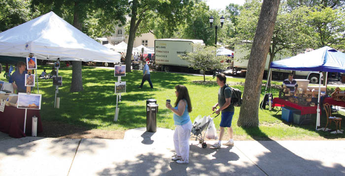 Trucks and and booths from the Farmers Market on 24th
Street can be seen beyond the Art & Crafts in Bancroft Park booths June 21.
Westside Pioneer photo