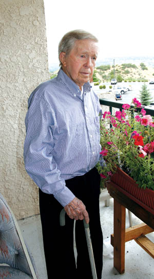 Rev. Glenn McPherson, 96, is shown with flowers he grew on the deck outside his apartment. 
Westside Pioneer photo