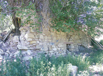 This old wall is at the site of the future 31st Street trailhead
for Red Rock Canyon Open Space. It was formerly part of
the Colorado-Philadelphia gold mill at that location.
Westside Pioneer photo