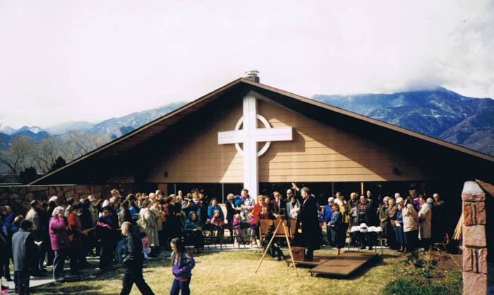 The Rev. Doug Counsell speaks at the groundbreaking for the addition in 1995. The large cross in front of the 
sanctuary is now enclosed and faces into the lobby. 
Courtesy of Gateway Presbyterian Church
