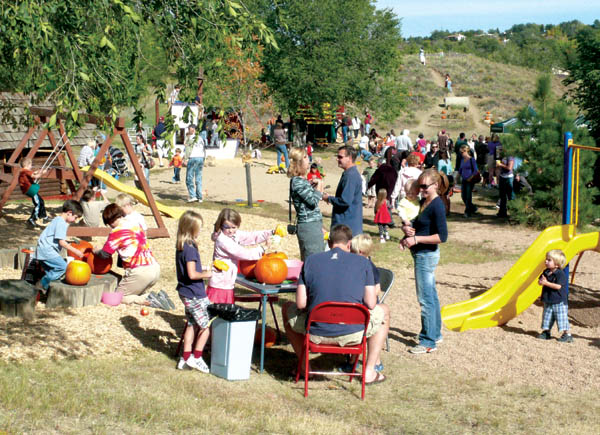 The Ruth Washburn playground was full of energy during the preschools inaugural Pumpkin Festival Oct. 18. An 
estimated 700 people, many of them unassociated with the school, attended the event.
Westside Pioneer photo