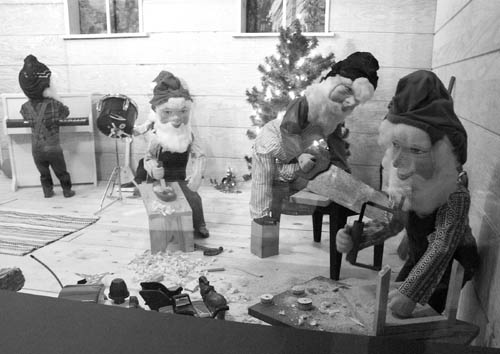 Part of the mechanically operated Christmas display can be
seen looking through the window into the building space
next to Pikes Peak National Bank where its set up.
Westside Pioneer photo