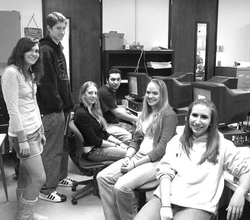 The leaders of Coronado High Schools new Cougar Chronicle are (from left) Kellie OLear, Alex Cramer, Jill Burgie, 
Mark Hernandez, Ellyn Plute and Ingrid Bengtsson. The first issue is to come out in mid-December; the paper will be monthly thereafter.
Westside Pioneer photo